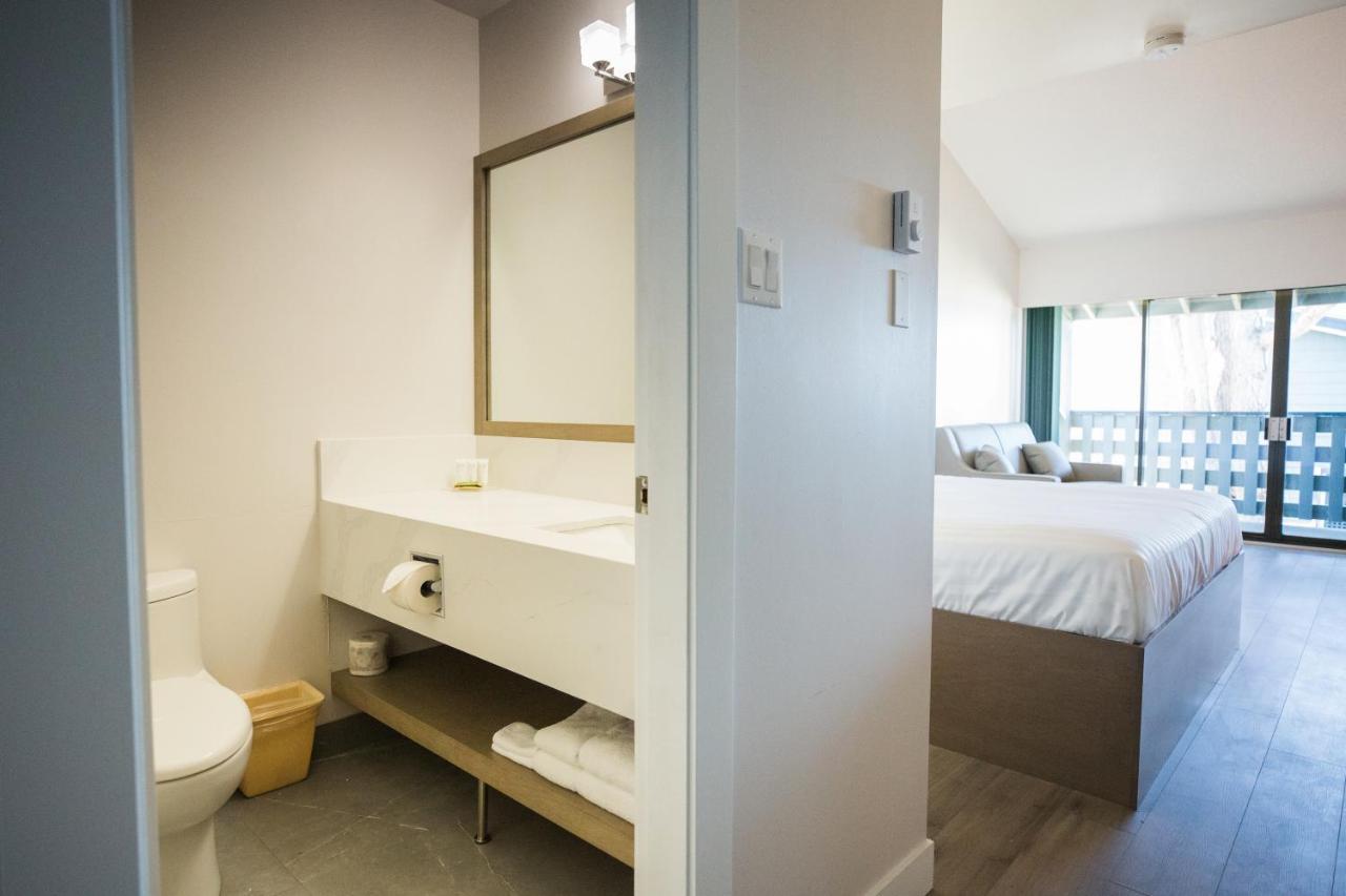 Sand Pebbles Inn Qualicum Beach Zewnętrze zdjęcie